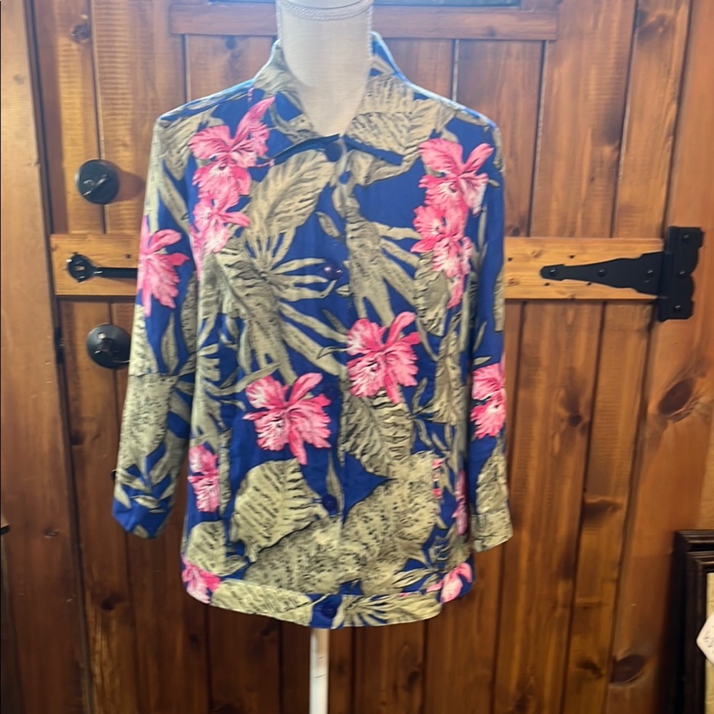 Chico’s size 1 equivalent to a M or size 8 tropical print jacket